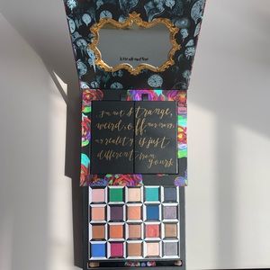URBAN DECAY Alice Through The Looking Glass